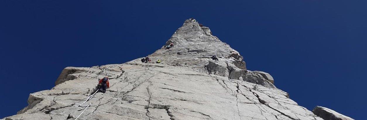 rock climber to the top banner full bleed